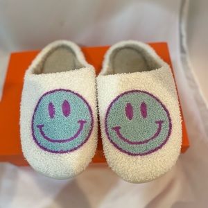 Smiley Face Slippers *Trendy*